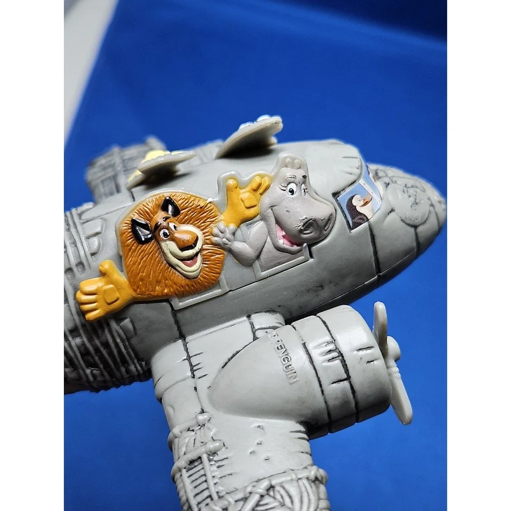 MADAGASCAR Movie Cake Topper Airplane Lion Hippo Giraffe Zebra Escape 2 Africa